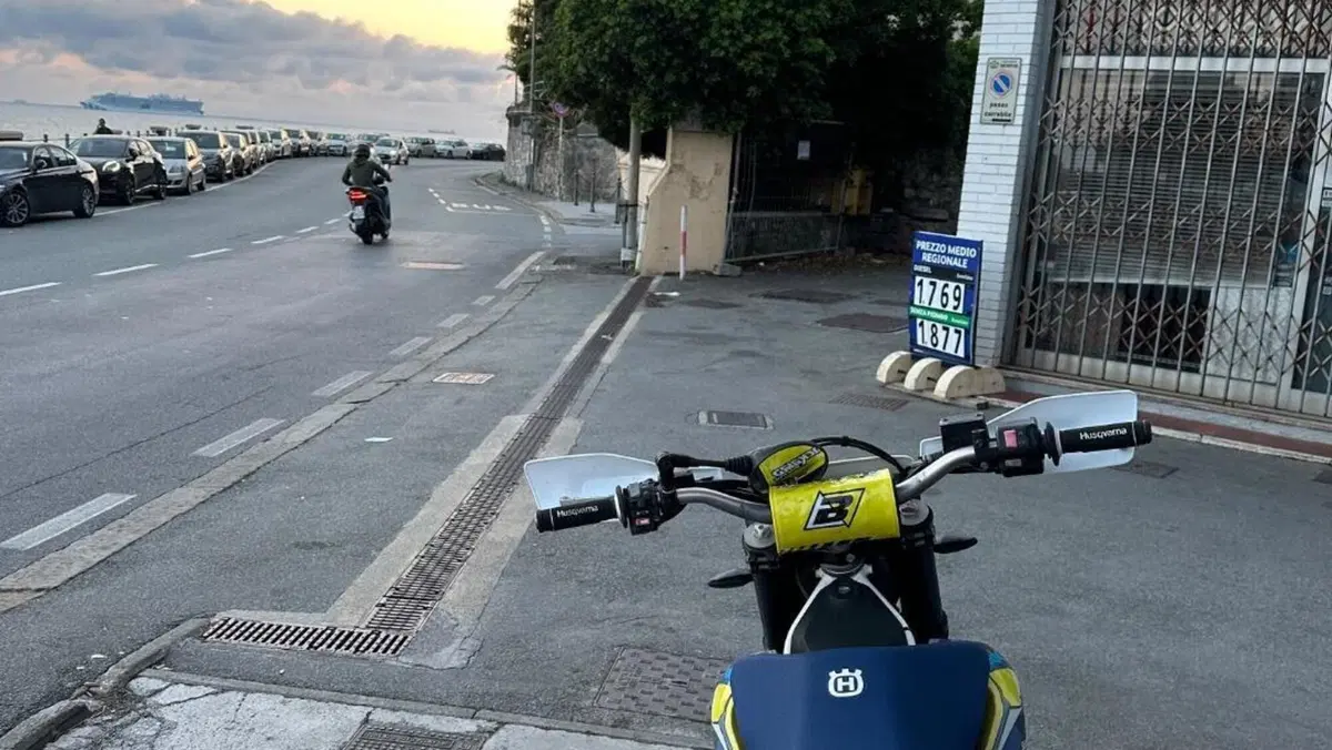 Husqvarna 701 Supermoto (2017 - 19)  (6)