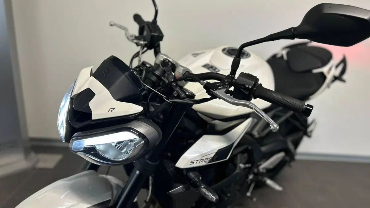 Triumph Street Triple 765 R (2023 - 26)  (6)