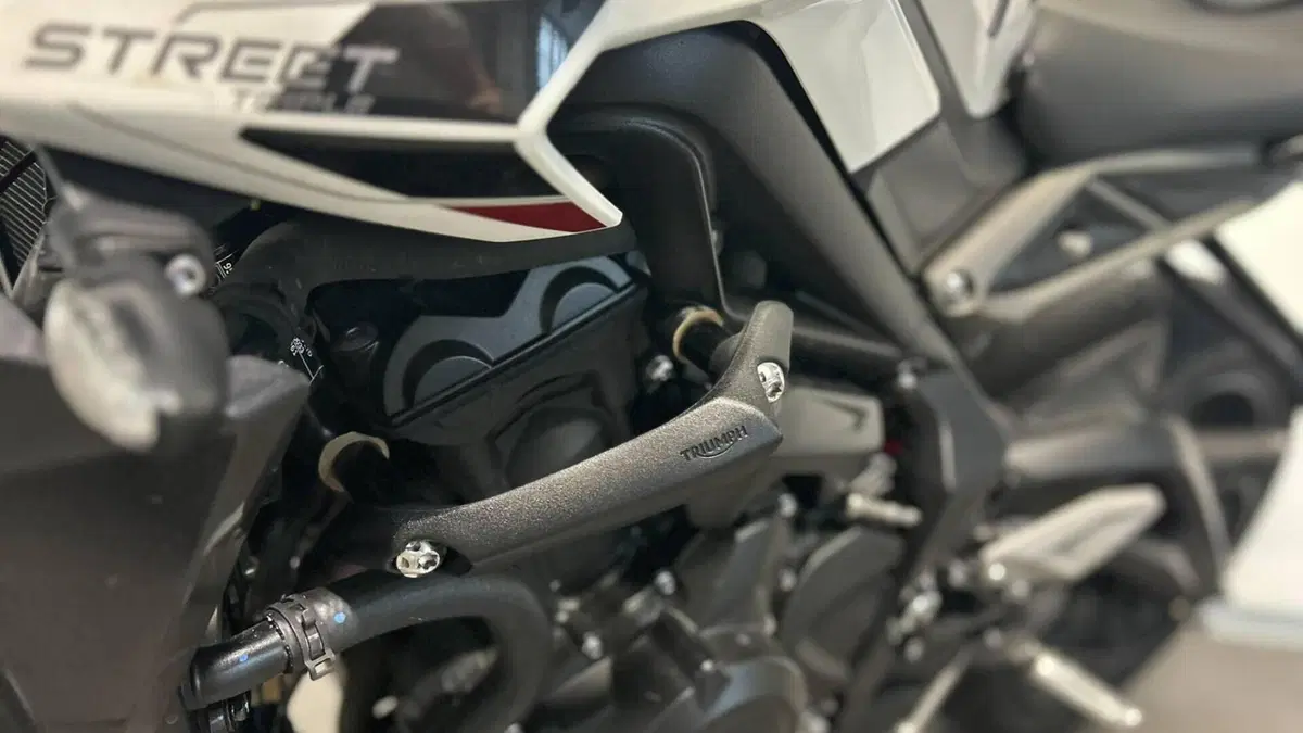Triumph Street Triple 765 R (2023 - 26)  (7)