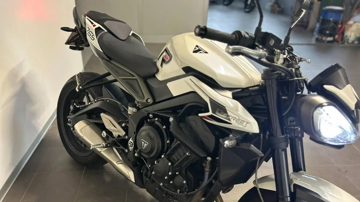Triumph Street Triple 765 R (2023 - 26)  (9)