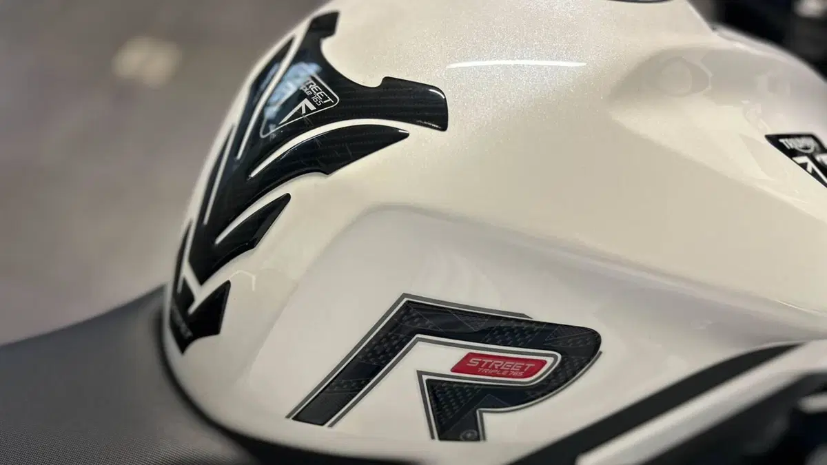Triumph Street Triple 765 R (2023 - 26)  (10)