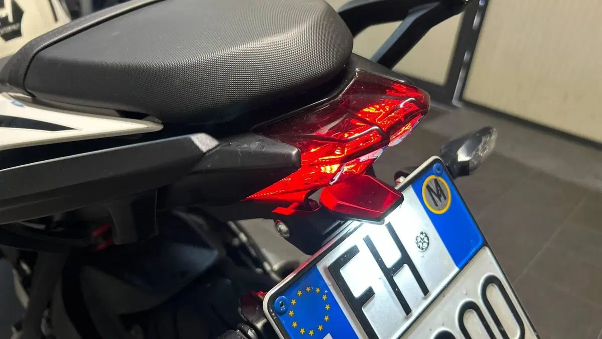 Triumph Street Triple 765 R (2023 - 26)  (11)