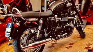 Triumph Bonneville T100 (2008 - 16)  (2)