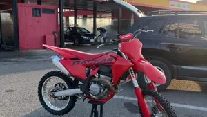 GASGAS MC 250 F (2025)  (2)