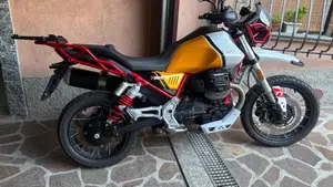 Moto Guzzi V85 TT Evocative Graphics (2021 - 23) 