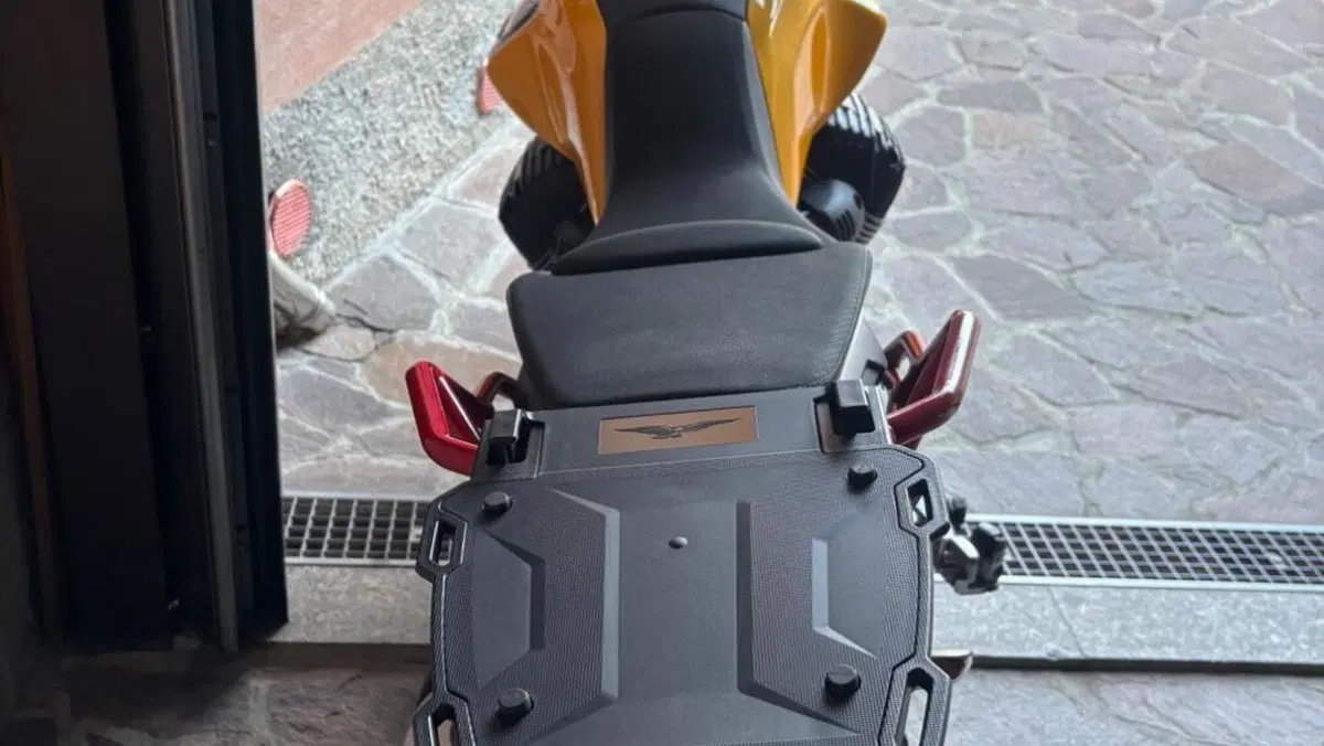 Moto Guzzi V85 TT Evocative Graphics (2021 - 23)  (5)