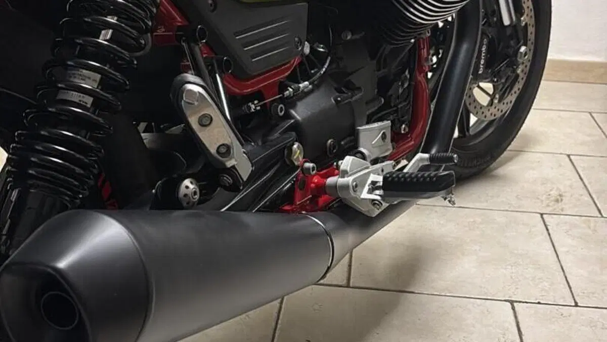Moto Guzzi V7 Sport (2025 - 26)  (2)