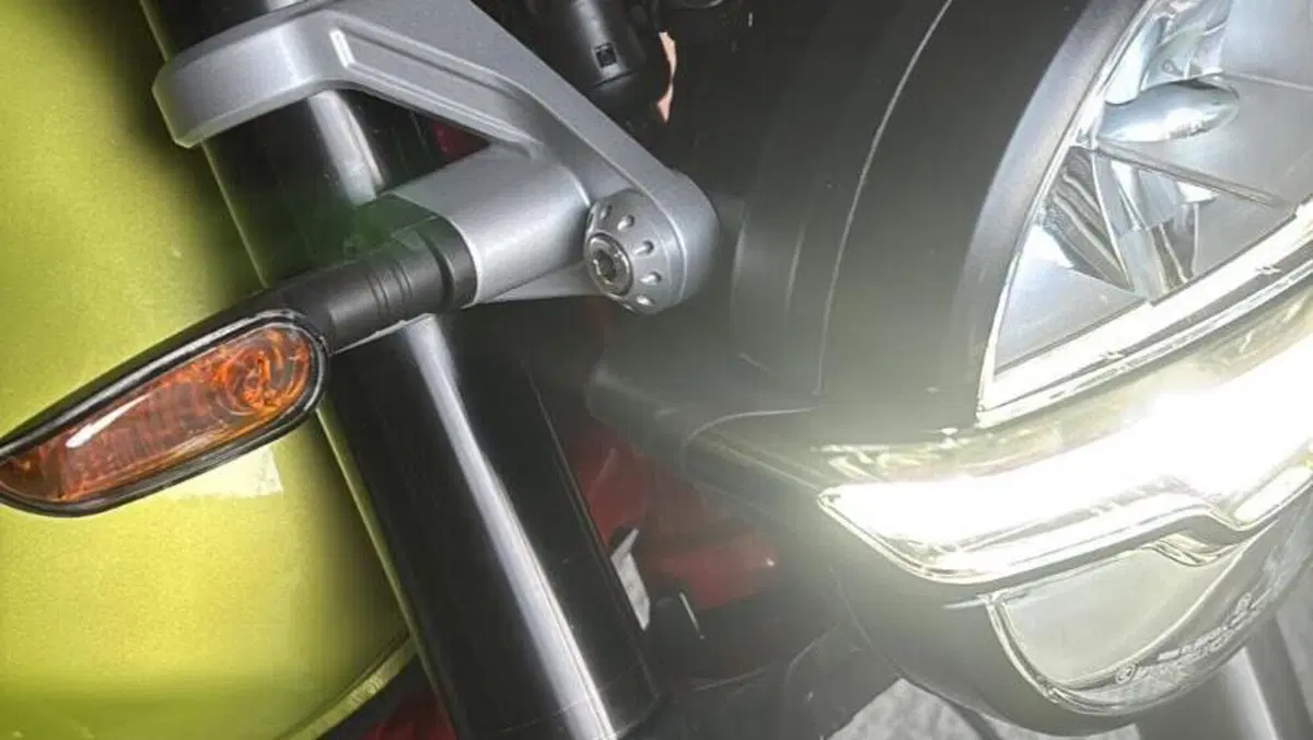 Moto Guzzi V7 Sport (2025 - 26)  (4)