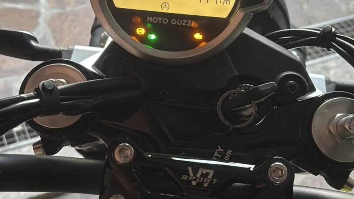 Moto Guzzi V7 Sport (2025 - 26)  (9)