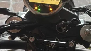 Moto Guzzi V7 Sport (2025 - 26)  (9)
