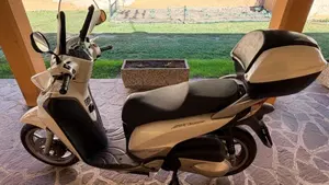 Honda SH 300 i (2011 - 14)  (2)