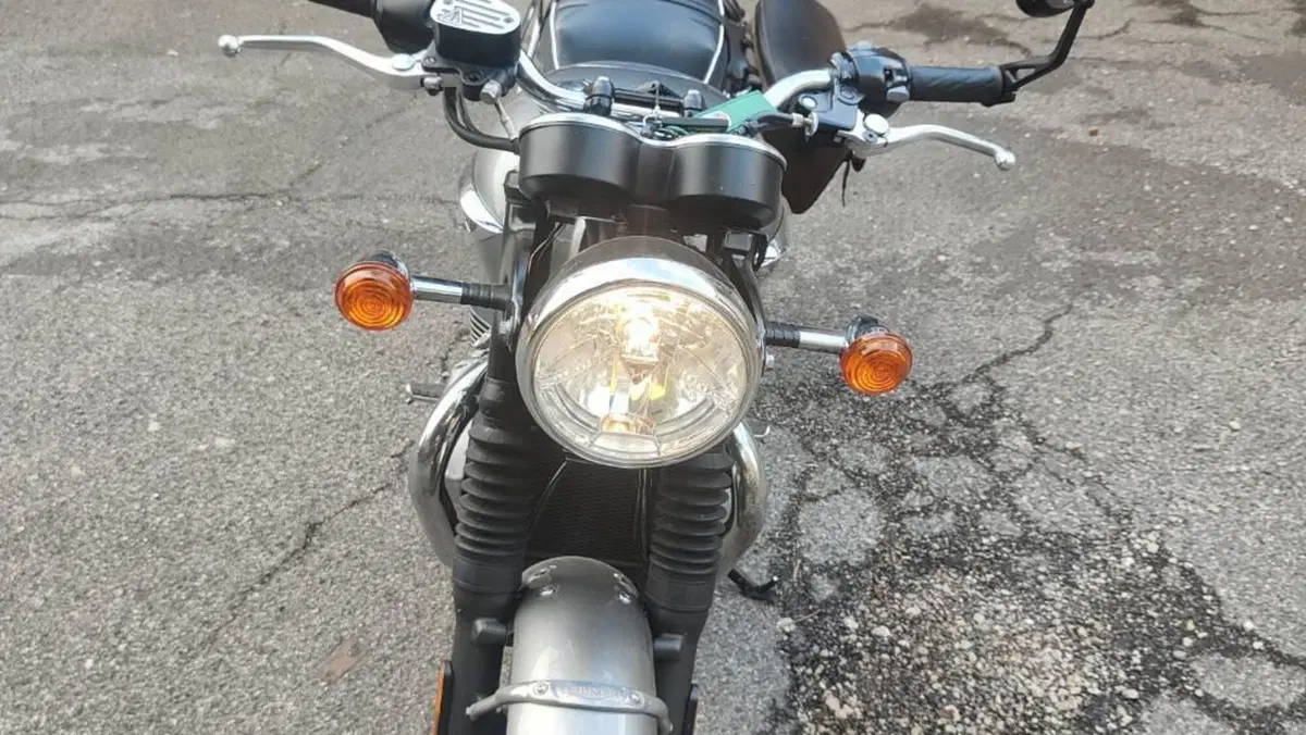 Triumph Bonneville T120 (2021 - 25)  (2)