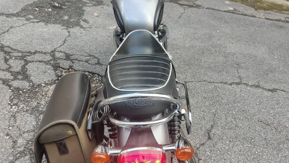 Triumph Bonneville T120 (2021 - 25)  (4)