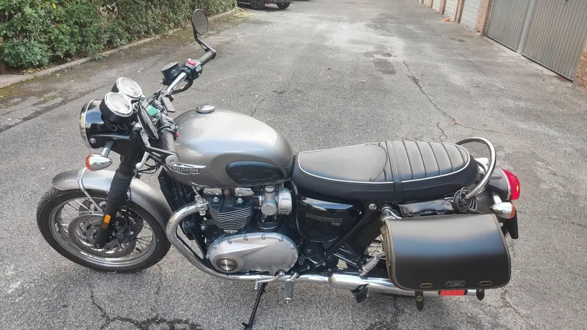 Triumph Bonneville T120 (2021 - 25)  (6)