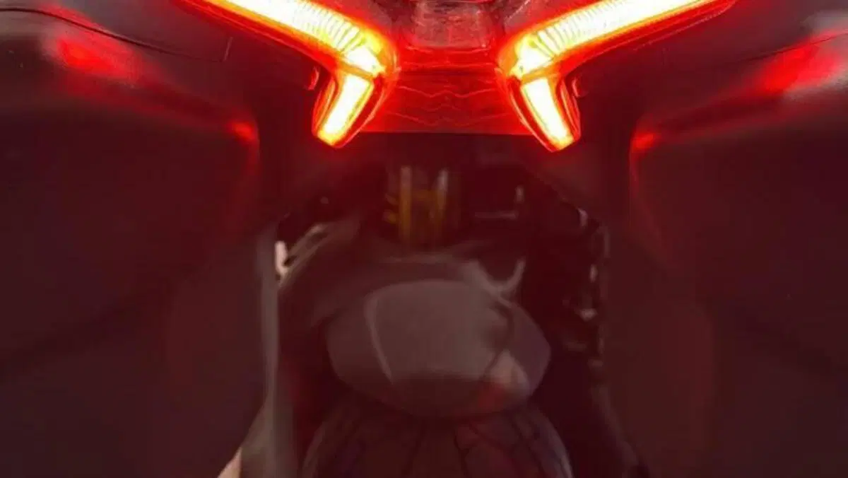 MV Agusta Turismo Veloce 800 Lusso (2021 - 23)  (2)