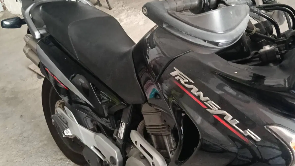 Honda Transalp XL 650V (2005 - 06)  (4)