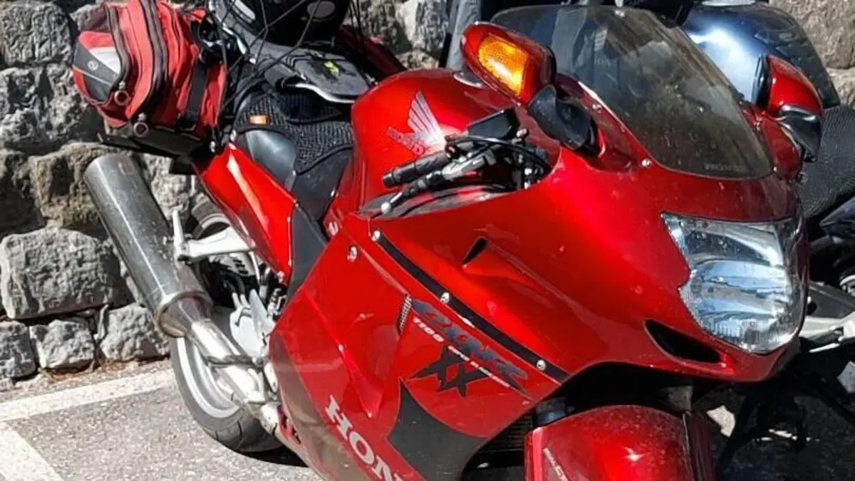 Honda CBR 1100 XX Superblackbird (1999 - 00)  (3)