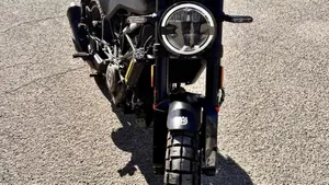 Husqvarna Svartpilen 401 (2021 - 23)  (2)
