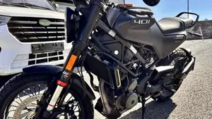 Husqvarna Svartpilen 401 (2021 - 23)  (3)
