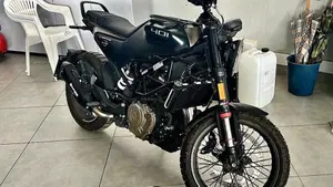 Husqvarna Svartpilen 401 (2021 - 23)  (4)