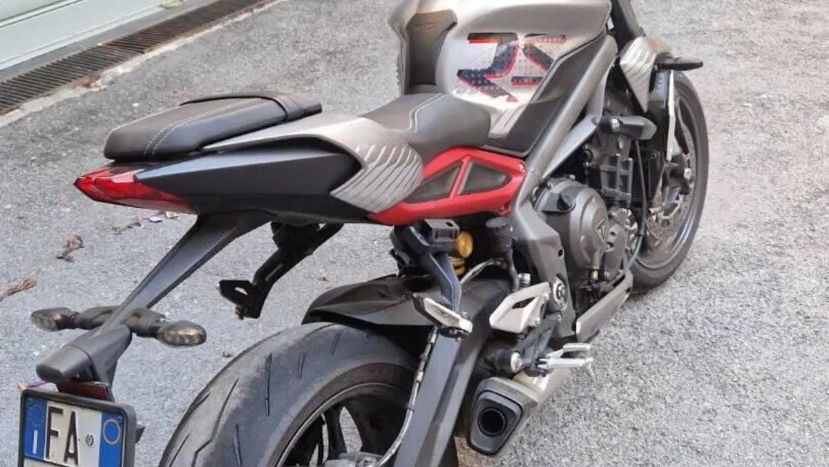 Triumph Street Triple RS (2020 - 22)  (3)