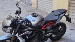Triumph Street Triple RS (2020 - 22)  (2)