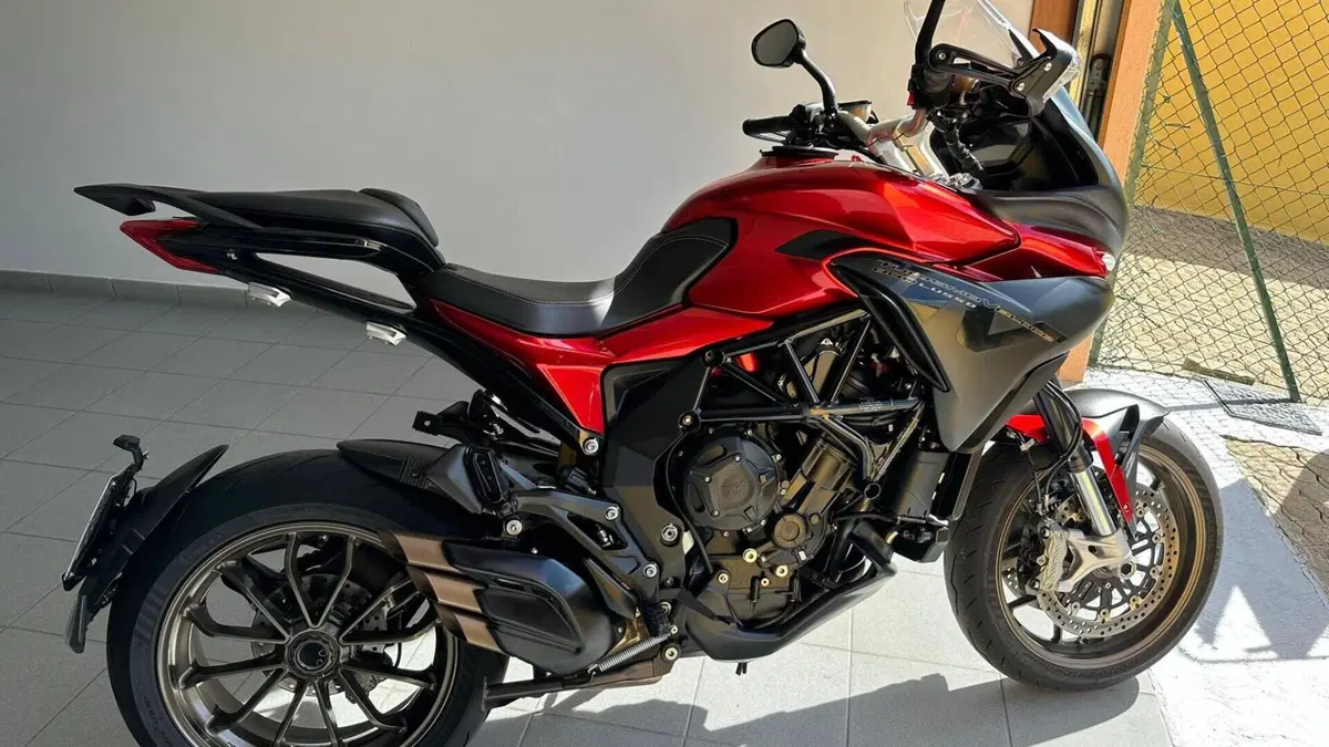 MV Agusta Turismo Veloce 800 Lusso (2020)  (2)