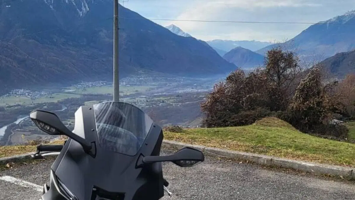 Yamaha YZF R9 (2025 - 26)  (8)