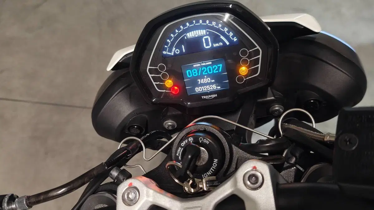 Triumph Street Triple 765 R (2023 - 26) 