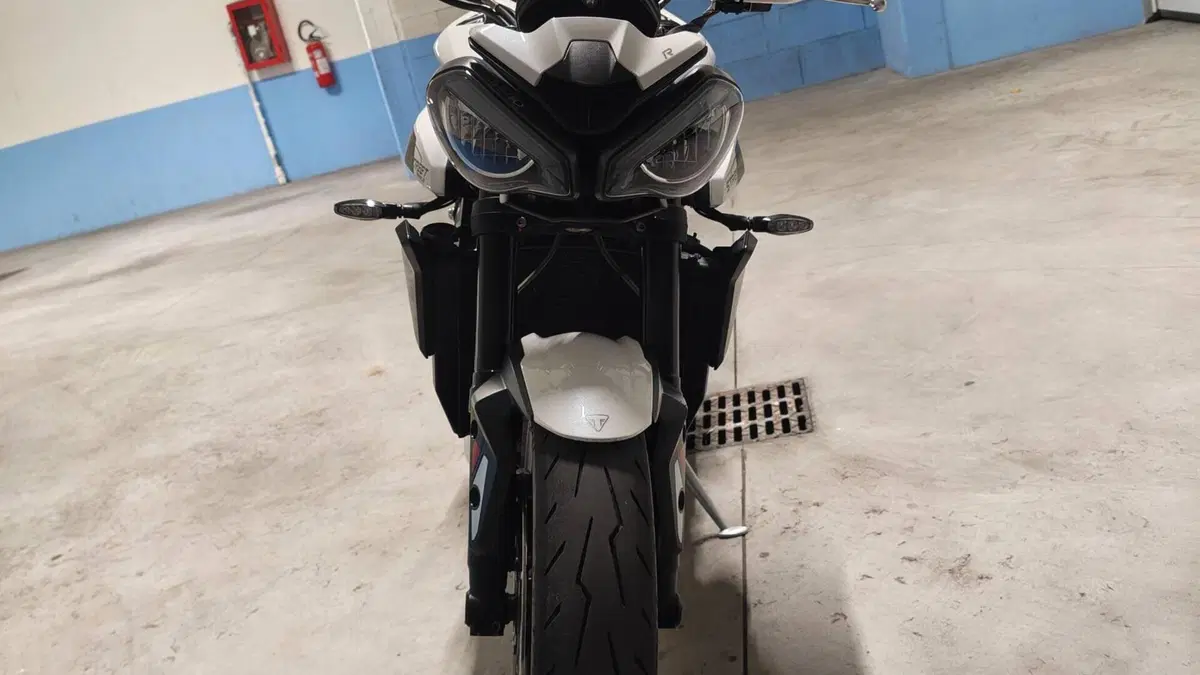 Triumph Street Triple 765 R (2023 - 26)  (3)