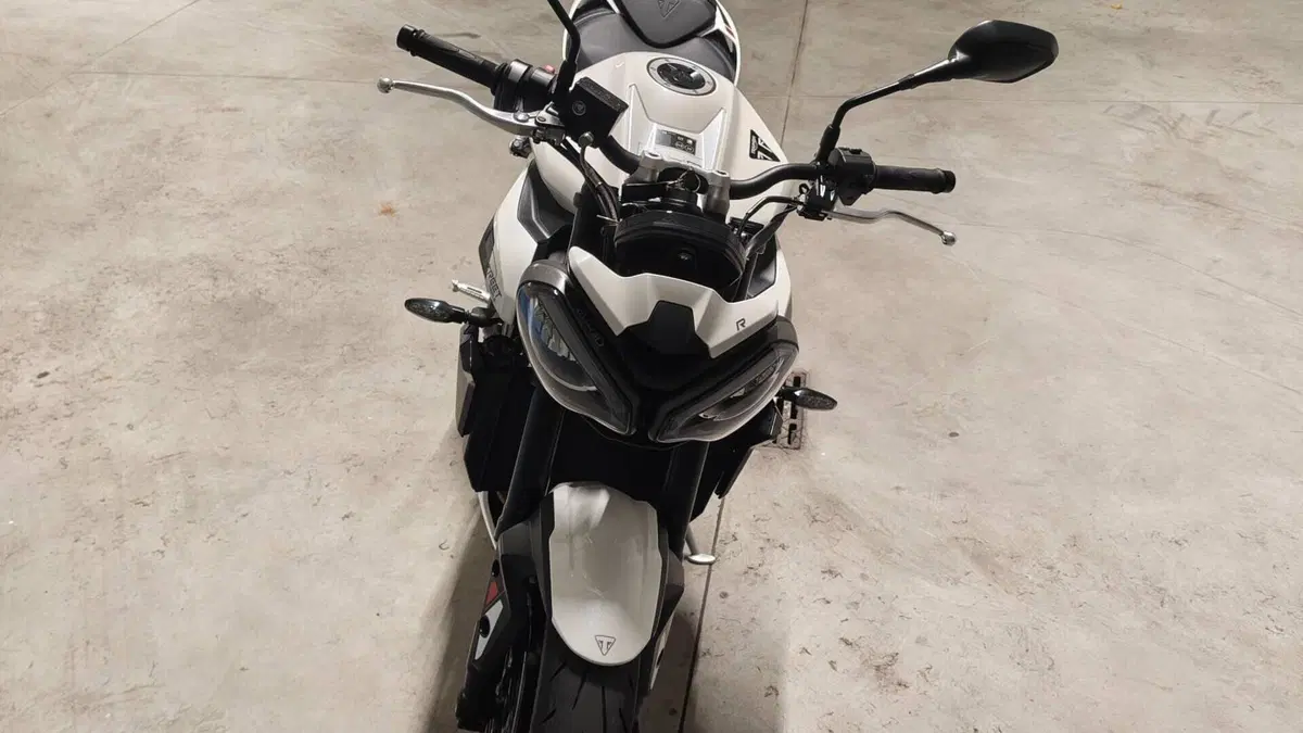 Triumph Street Triple 765 R (2023 - 26)  (4)