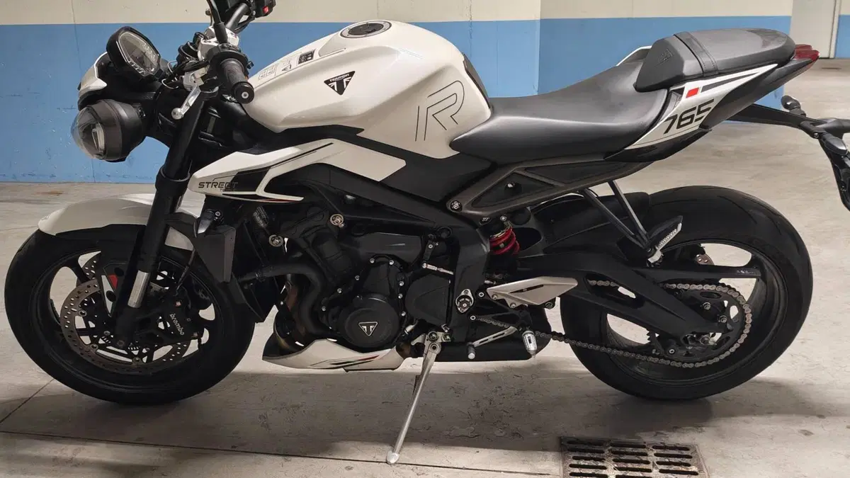 Triumph Street Triple 765 R (2023 - 26)  (5)