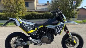 Husqvarna 701 Supermoto (2020)  (2)