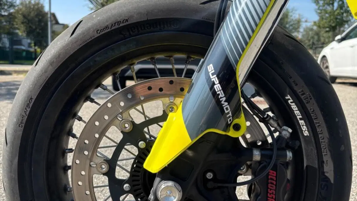 Husqvarna 701 Supermoto (2020)  (3)