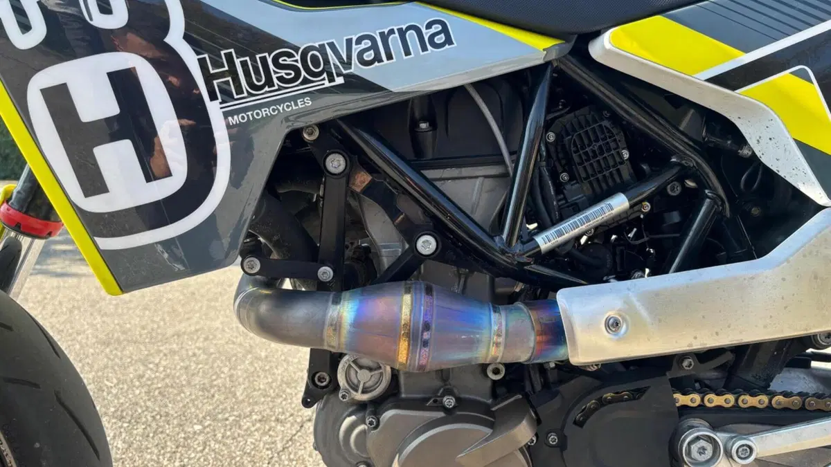 Husqvarna 701 Supermoto (2020)  (4)