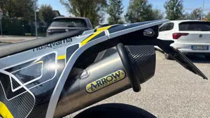 Husqvarna 701 Supermoto (2020)  (5)