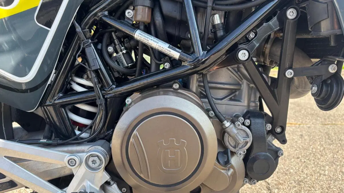 Husqvarna 701 Supermoto (2020)  (7)