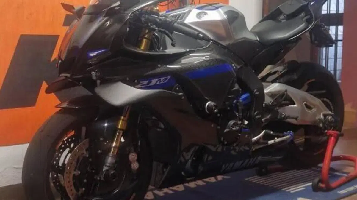 Yamaha YZF R1M (2020 - 25)  (2)