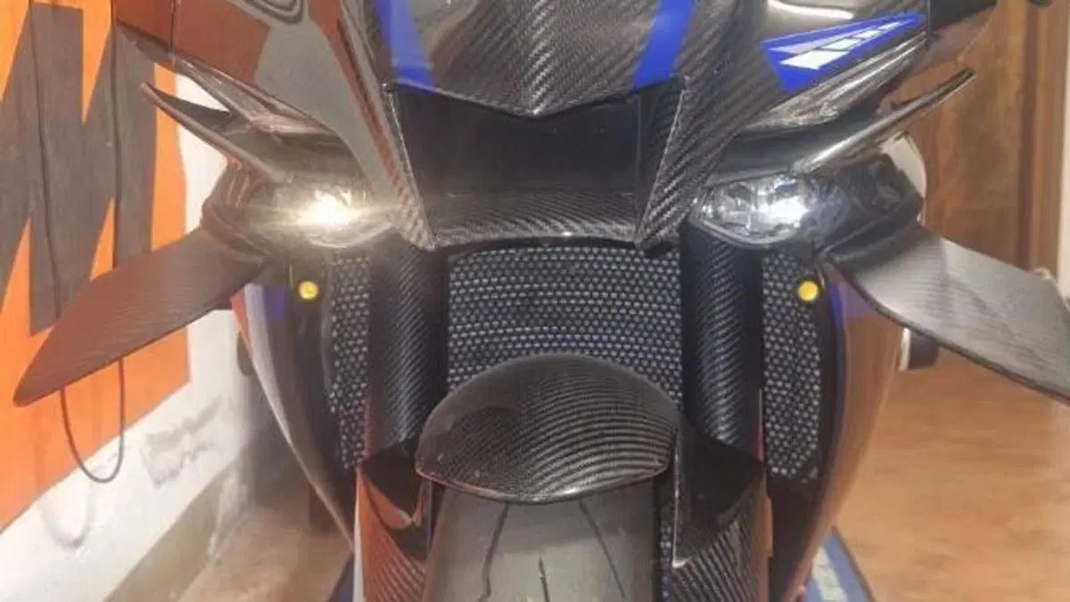 Yamaha YZF R1M (2020 - 25)  (6)