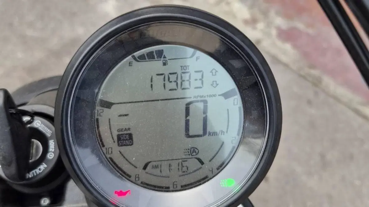 Ducati Scrambler 800 Night Shift (2021 - 22)  (5)