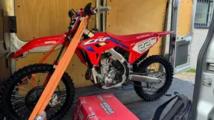Honda CRF 250R (2022)  (3)