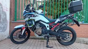 Honda Africa Twin CRF 1100L (2022 - 23)  (4)