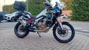 Honda Africa Twin CRF 1100L (2022 - 23)  (8)