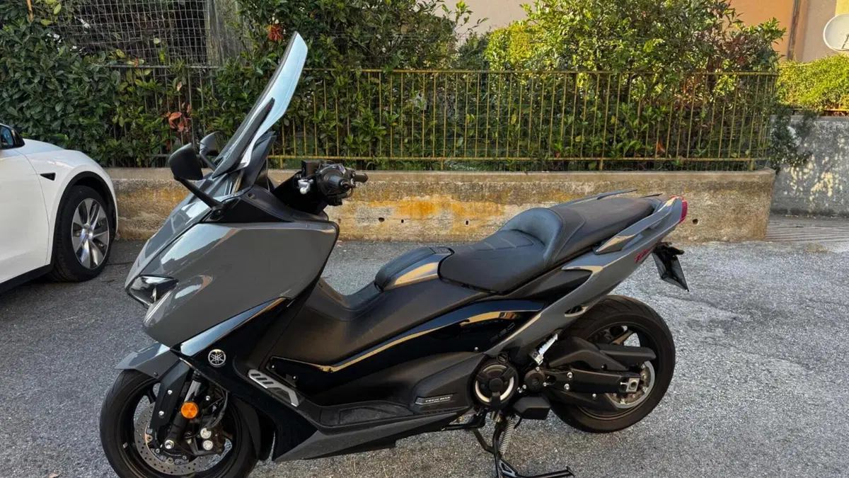 Yamaha T-Max 560 Tech Max (2021) 
