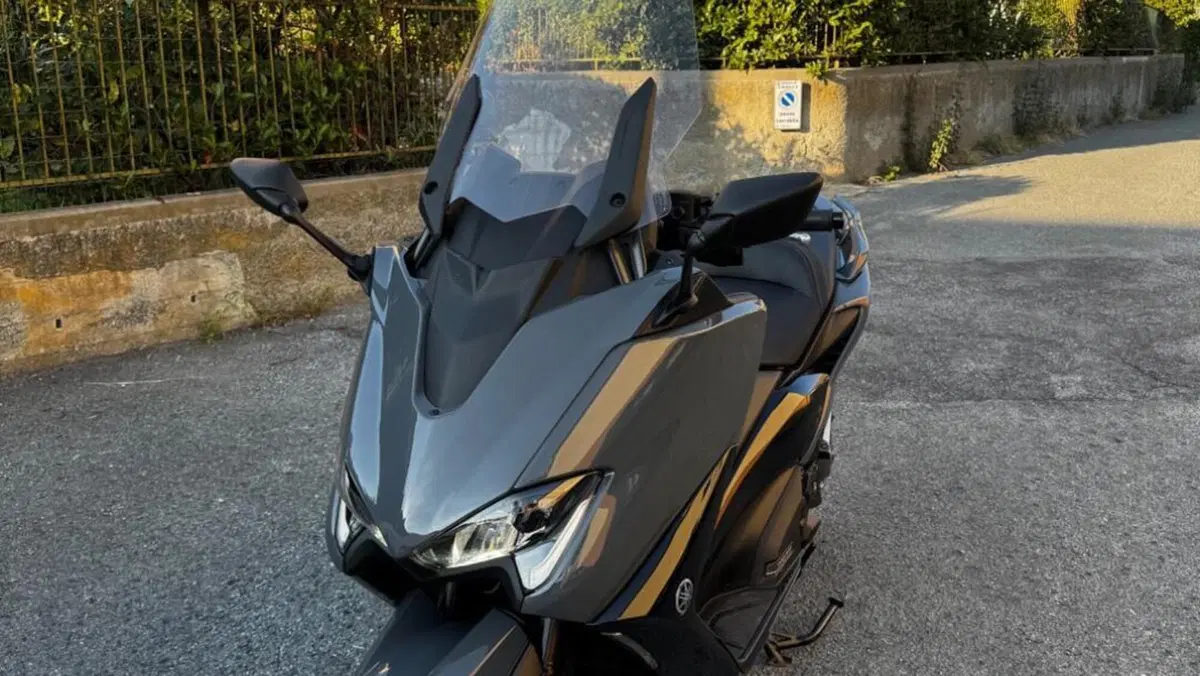 Yamaha T-Max 560 Tech Max (2021)  (2)