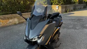 Yamaha T-Max 560 Tech Max (2021)  (2)