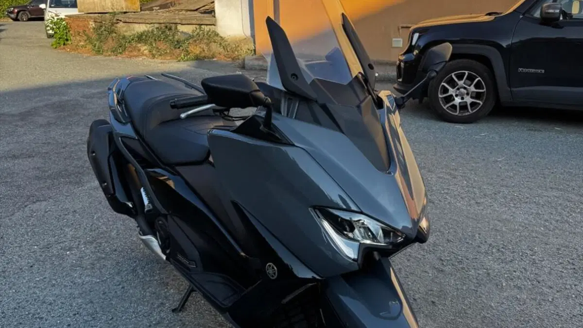 Yamaha T-Max 560 Tech Max (2021)  (3)