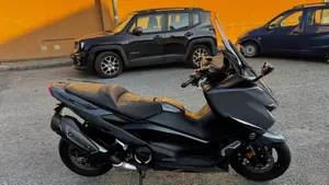Yamaha T-Max 560 Tech Max (2021)  (4)