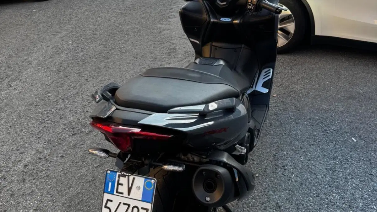 Yamaha T-Max 560 Tech Max (2021)  (5)