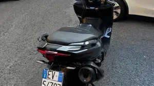Yamaha T-Max 560 Tech Max (2021)  (5)